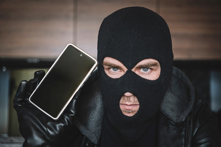 В Гродно мужчина тайно снимал женщин в туалете на телефон – шок