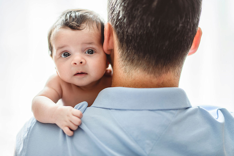 В Беларуси хотят повсеместно ввести оплачиваемый отпуск для отцов