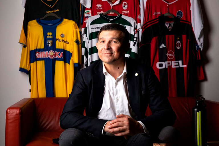 "Футбол нужен не только тебе": как мы сходили в бар с Виталием Кутузовым