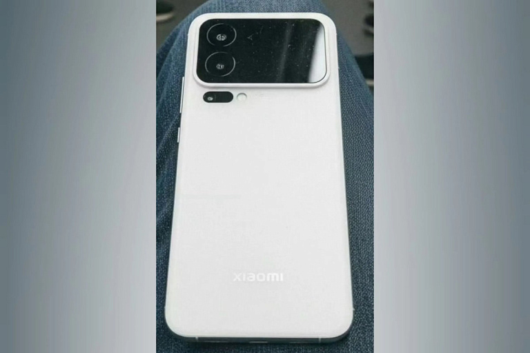 В сети появилось живое фото смартфона с двумя экранами Xiaomi 16 Pro Max