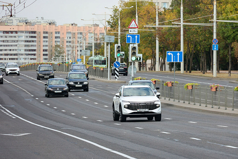 Камера в небесах: на дорогах Беларуси заметили необычный знак – фотофакт