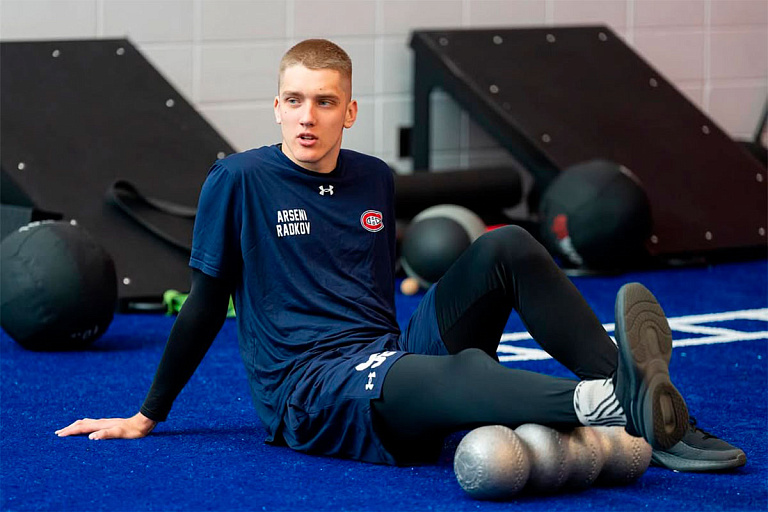 Яблоко от яблони: сын известного белорусского тренера покоряет НХЛ