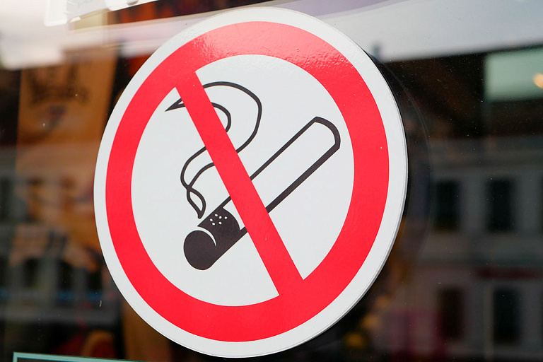 В Испании собираются запретить курение на террасах баров и ресторанов