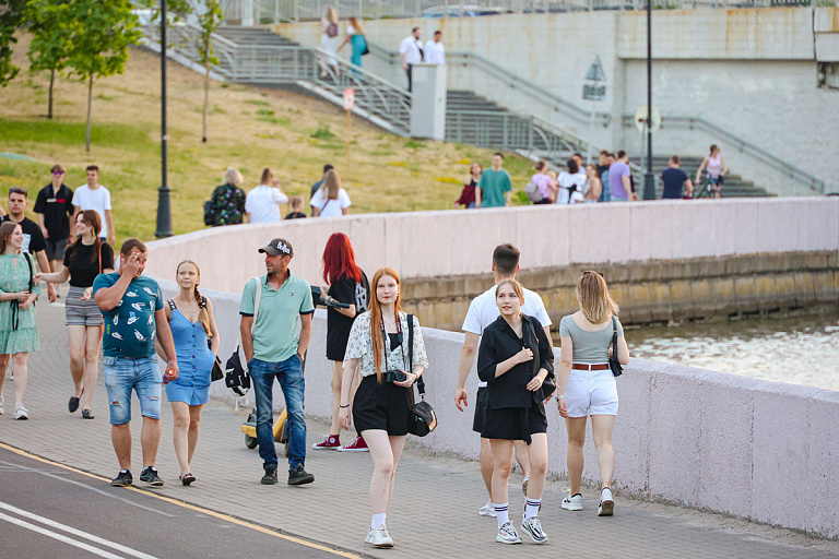 Женщина с высшим образованием: составили портрет типичного жителя Минска