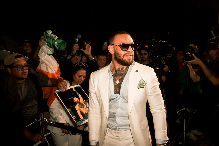 А шума-то было: Конор Макгрегор снялся с выборов президента Ирландии