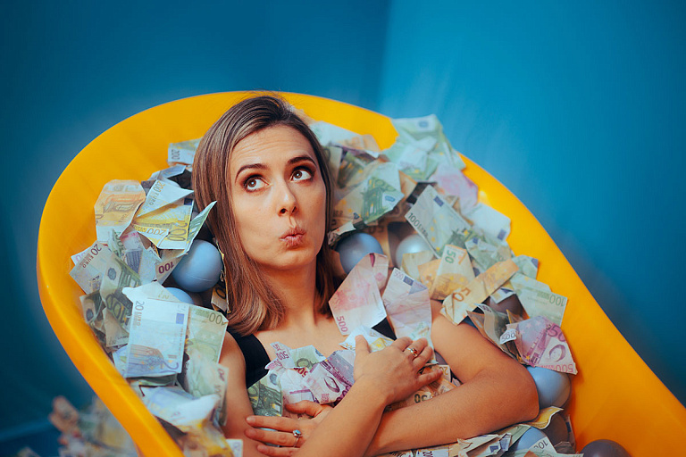 В чем хранить сбережения – эксперты назвали стабильные альтернативы доллару