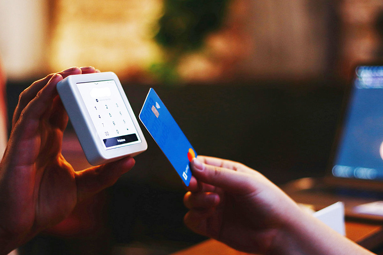 Карточки сразу пяти белорусских банков будут работать с перебоями