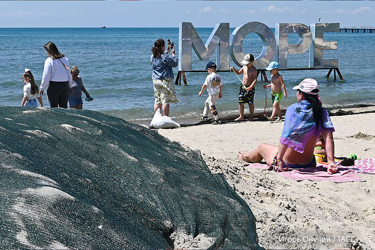 В Анапе закончили собирать мазут – можно ли будет купаться в море