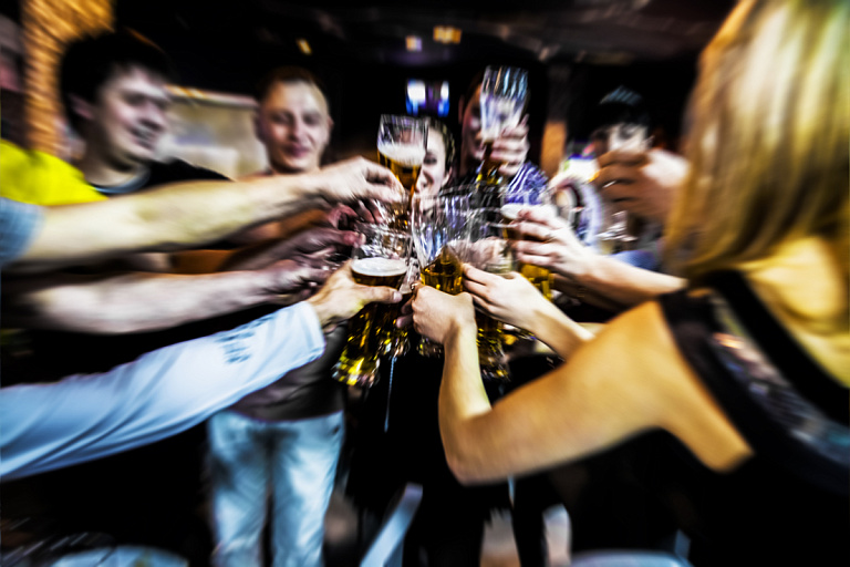 Водка реально помогает говорить на иностранном языке: итоги Шнобелевки-2025