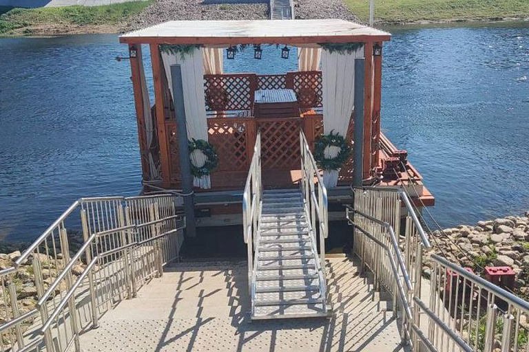 Не проработал и недели: прокуратура проверила паром через Днепр