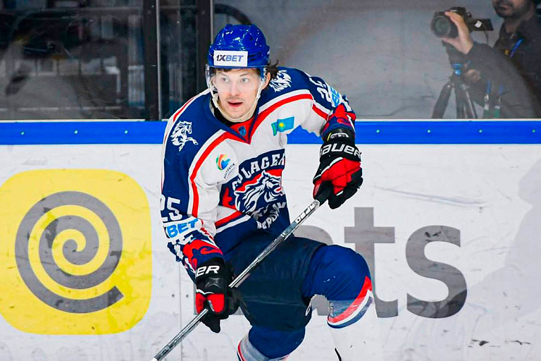 Белорусский хоккеист планирует получить экзотический паспорт: куда уедет