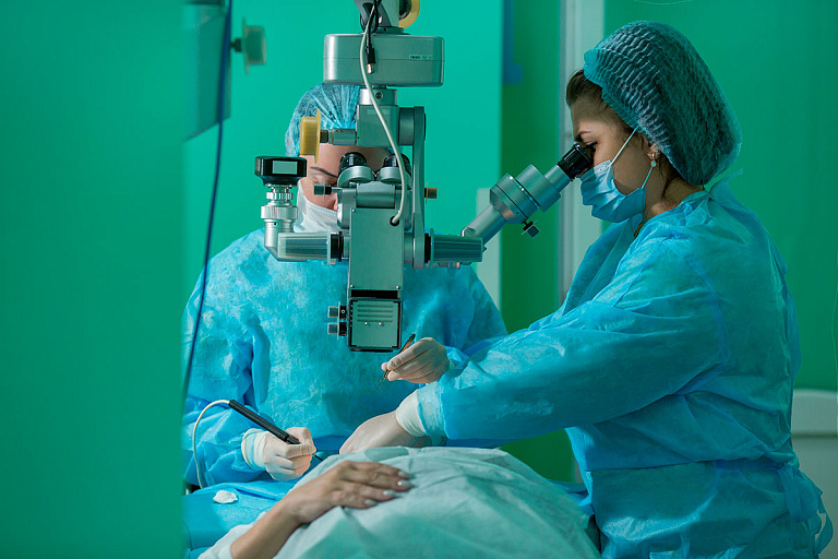 Врачи в Канаде вернули пациенту зрение с помощью пересадки зуба в глаз