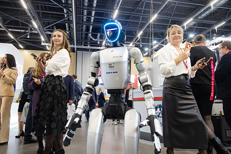 Будущее на водороде и без водителей: чем удивила выставка "Иннопром. Беларусь"