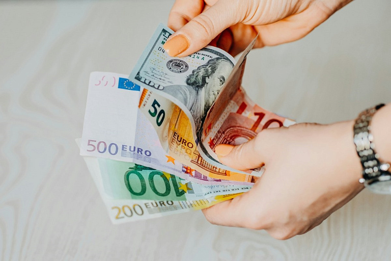 Вот это качели: курс белорусского рубля стал падать