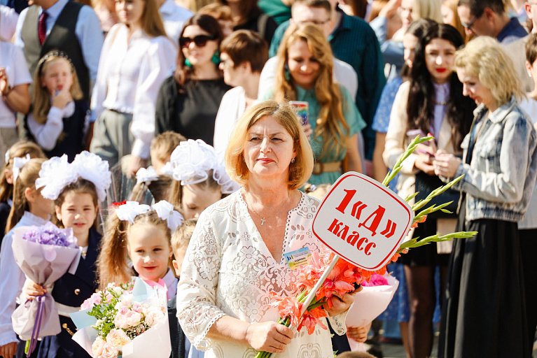 Женщина, 43 года: какой он, белорусский учитель, рассказали в Белстате