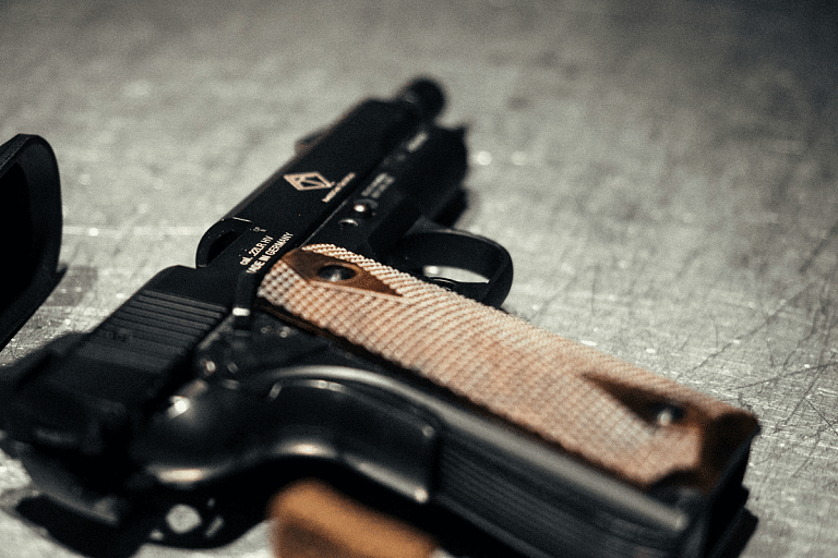 Был даже тротил: два белорусских пенсионера хранили дома арсенал оружия