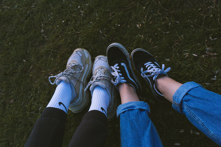 Тренды обуви, которую мы будем носить до зимы: сапоги-чулки, нейлон и другие