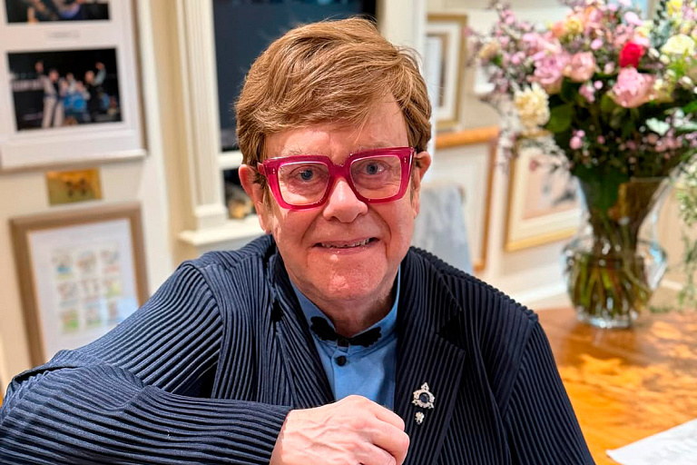 Элтон Джон сделал украшения из своих костей – как и зачем