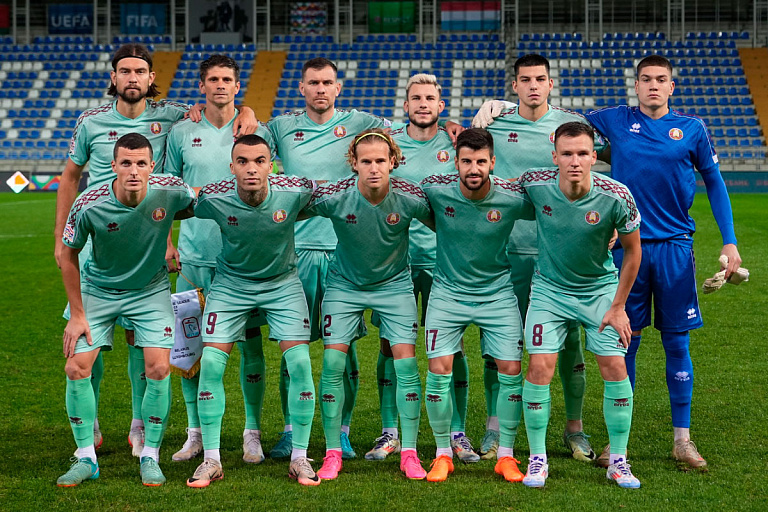 Болельщик нашел уникальный способ посмотреть футбольный матч: что придумал