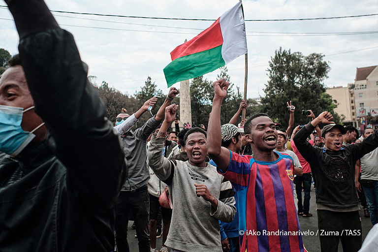 Президент Мадагаскара сбежал из страны – все из-за протестов зумеров