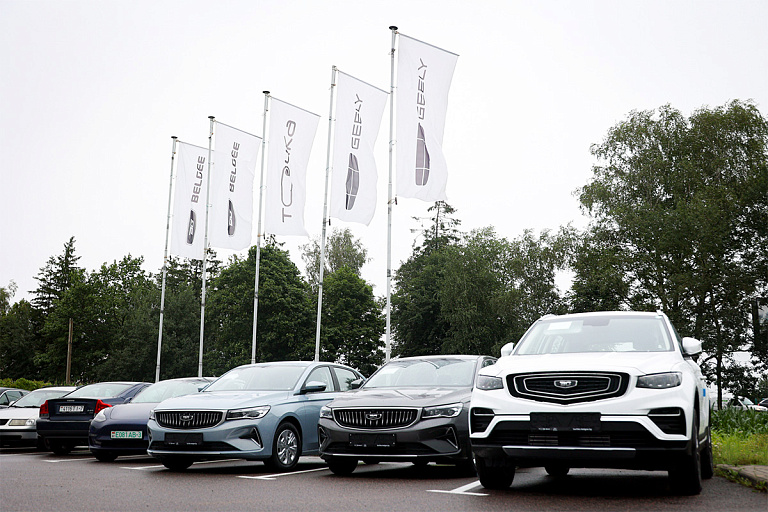 В Беларуси собрали новую бюджетную "электричку" – фото