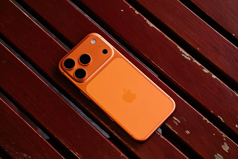 Оранжевые айфоны розовеют на глазах – гляньте на эту мечту Барби