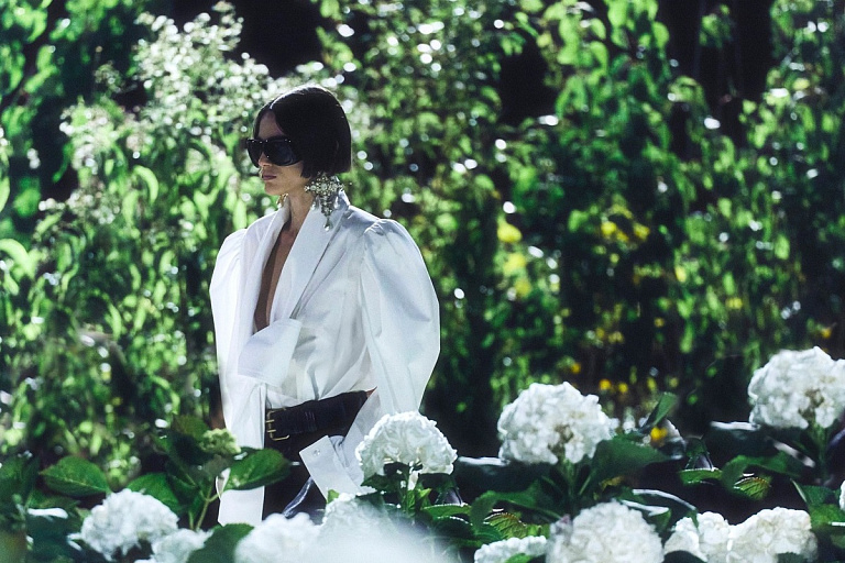 "Пиратки" и новая женственность: главные тренды с Недели моды в Париже