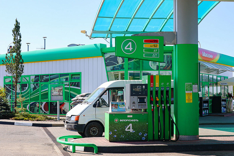 Лукашенко поручил МВД разобраться с кофеманами на заправках