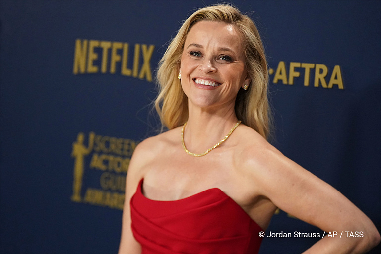 Риз Уизерспун выпустила дебютный роман – она писала его не одна