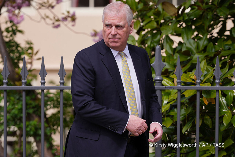 Принц Эндрю отказался от титула герцога из-за скандала с Эпштейном