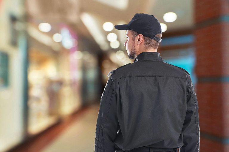 Женщина обратилась к охране магазина за помощью и попала на "уголовку"