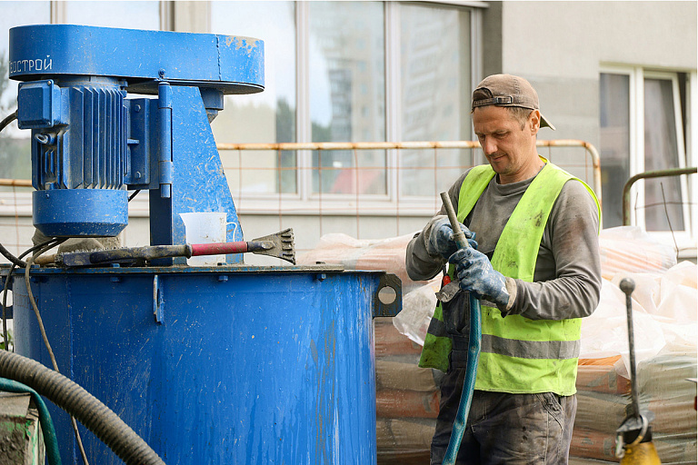 В Минске жильцы сами ремонтируют свои подъезды – как это работает