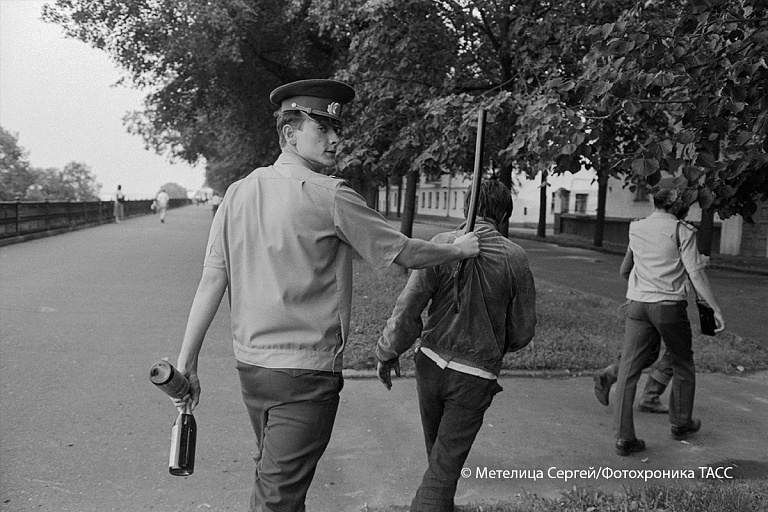 Кто не работает, тот не ест: как в СССР наказывали тунеядцев