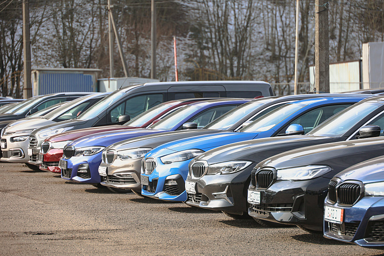 Стало известно, сколько союзных страховок оформили автомобилисты