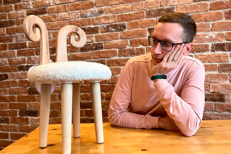 Блогер-белорус делает мебель своими руками и собирает миллионы просмотров