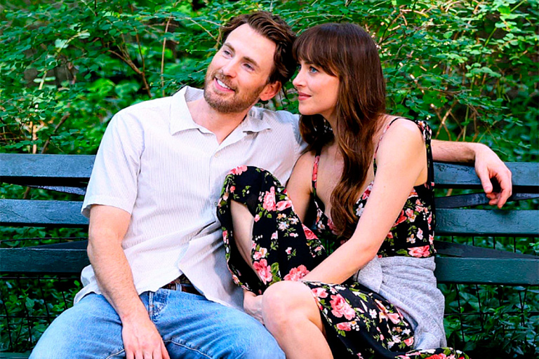 Звезда "50 оттенков серого" Дакота Джонсон снимет первый фильм с Charli XCX