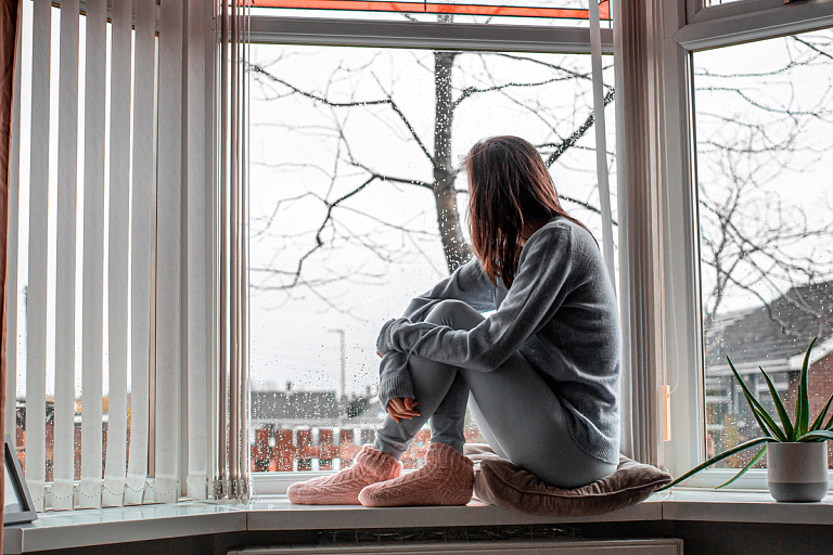 Почему тревогу нельзя победить силой воли, объяснила психолог