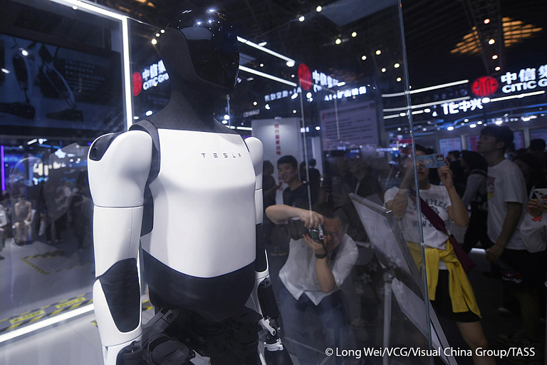 Илон Маск заявил о выпуске целой "армии" человекоподобных роботов