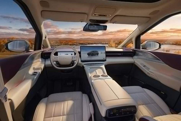 Xpeng показала интерьер нового минивэна с "капитанскими" креслами