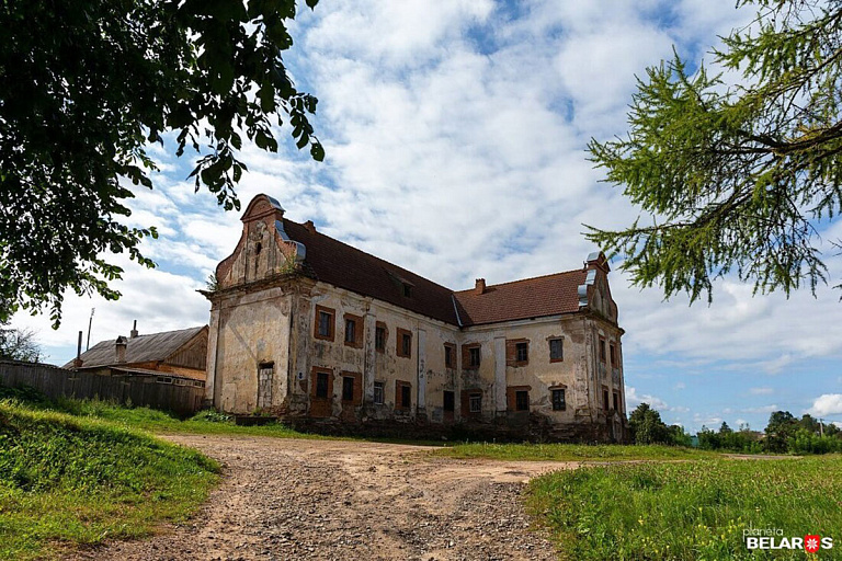 Старинный монастырь купили за $15, чтобы сделать медцентр – где его найти