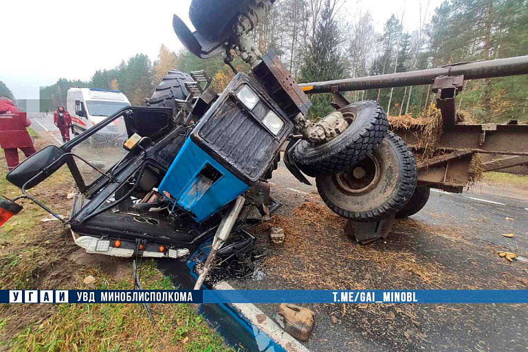 В Пуховичском районе грузовик столкнулся с трактором – погиб водитель