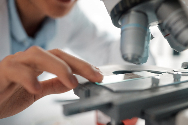 Вакцина от COVID-19 помогает бороться с раком – исследование