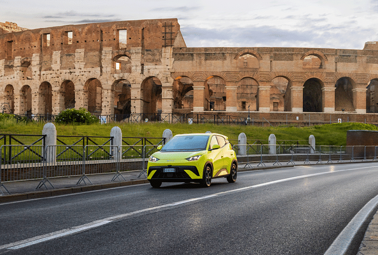 Автогигант BYD инвестирует в технологии больше, чем зарабатывает – для чего