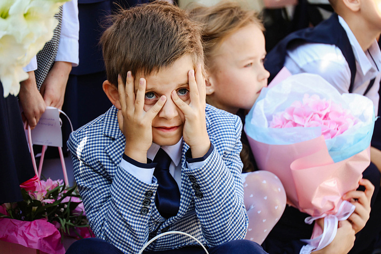 "Волнение прошло": Минобр – о запрете телефонов в школах