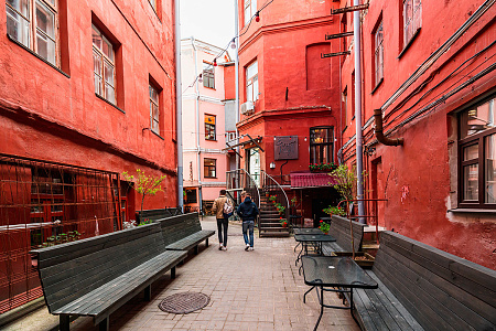 От Минска до Токио: выбрали самые впечатляющие красные здания в мире