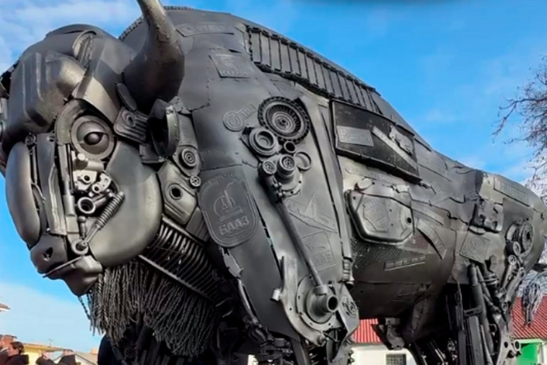 Такого зубра вы не видели – в Беларуси установили впечатляющую скульптуру