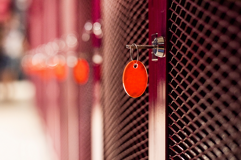 Кто отвечает за пропажу вещей из камеры хранения магазина – разбираемся