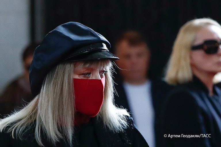 Застигнутая врасплох на Кипре Пугачева дала парадоксальный совет молодежи