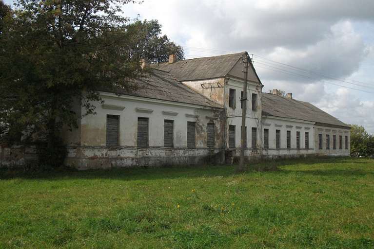 Старинную усадьбу в Беларуси продают за копейки – условия заманчивые