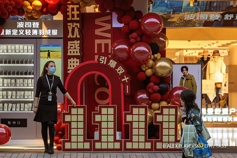 В Китае проходит уникальный праздник – люди буквально не выходят из магазинов